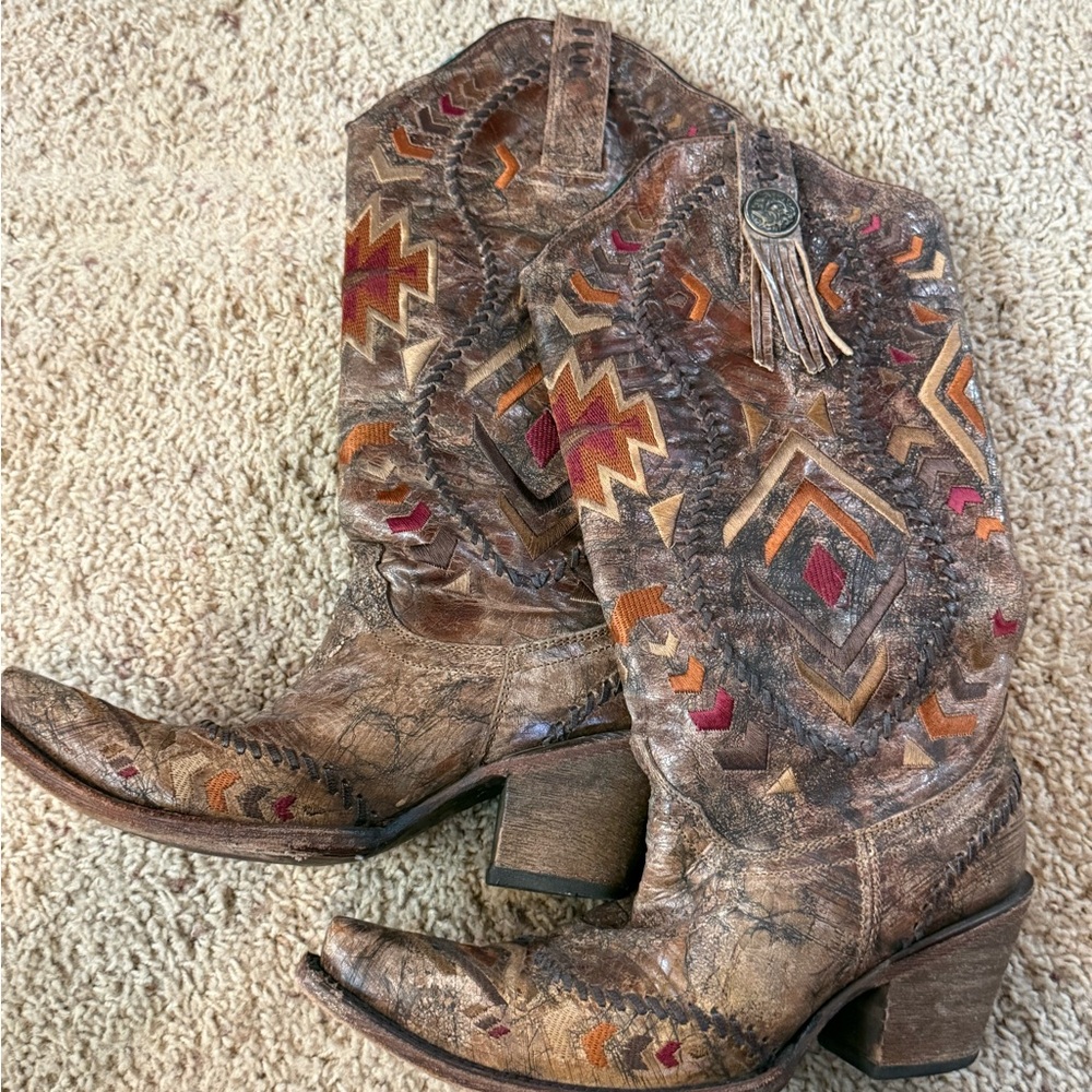 Corral Embroidered Western Heeled Boots